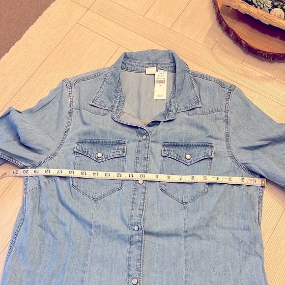 NWT GAP Women’s Denim Shirt w/ Pearl Snaps! - Picture 10 of 13